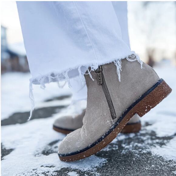 Hand Made Italeau Waterproof Tan/Taupe Lavato Suede Bootie Size 39 - $399 NWOT - Picture 1 of 9